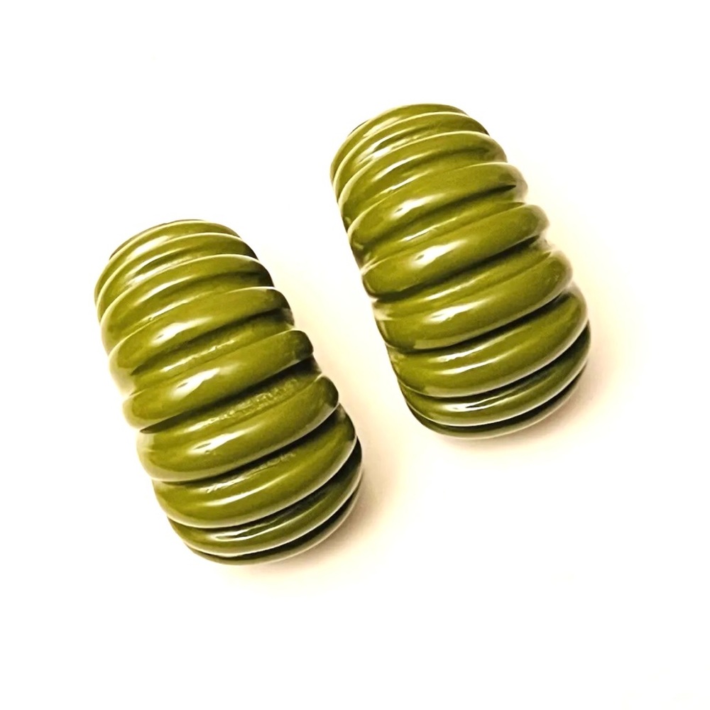 VTG Earrings statement drop lucite Cuff Scalloped